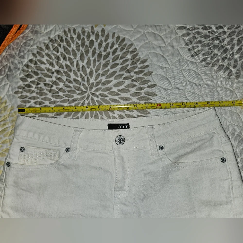 White shorts with cuff **see pics for measurements** - Picture 4 of 5